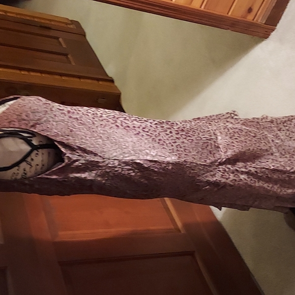 Ladies tierd dress. - Picture 4 of 6